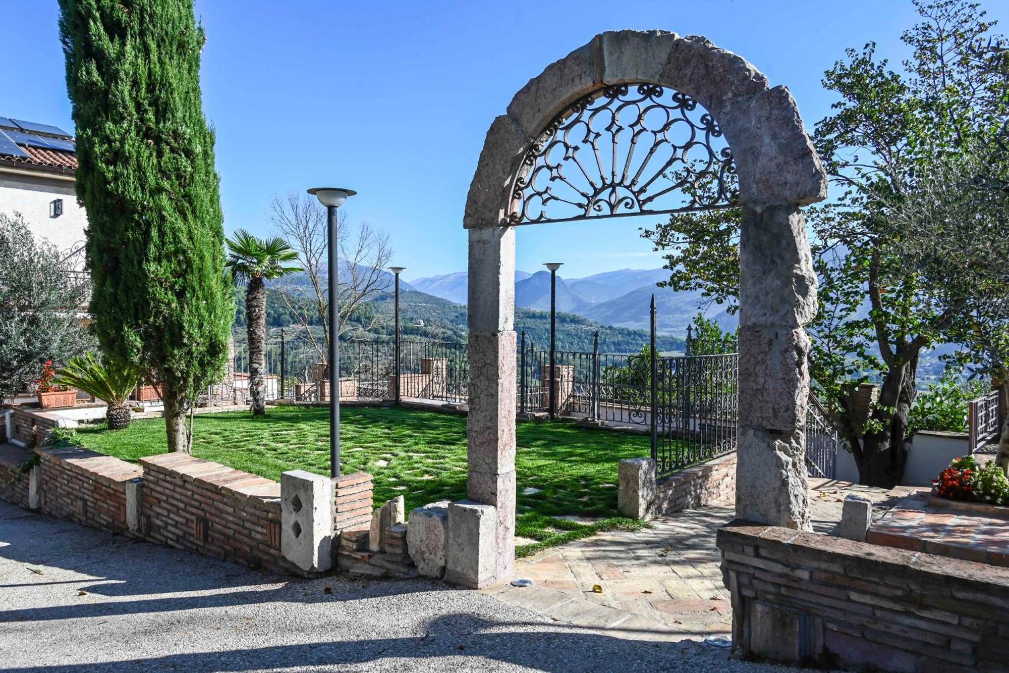 Апартаменты Il Colle Di Torre Orsina Экстерьер фото
